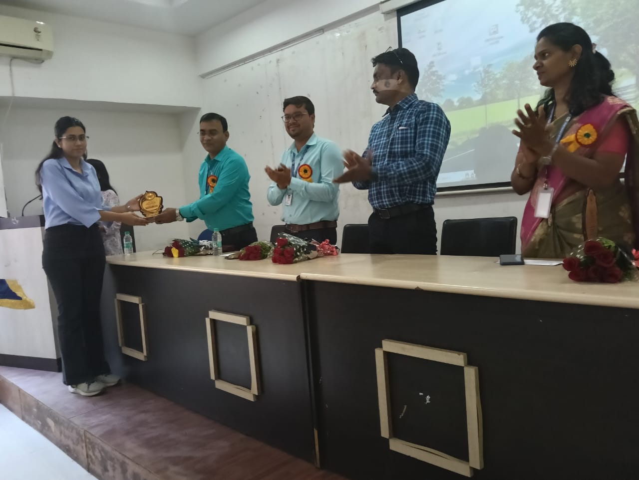 Physics/Anushka_Award_2.jpeg Physics/Anushka_Award_2.jpeg