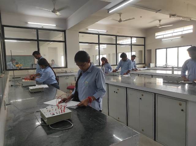 Physics/B._Sc._Final_Year_Lab.jpeg