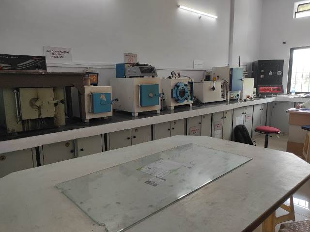 Physics/Research_Lab.jpeg